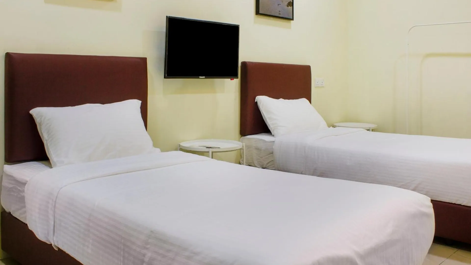 Oyo 90090 Roselyn Inn 2 Pasir Gudang Hotel